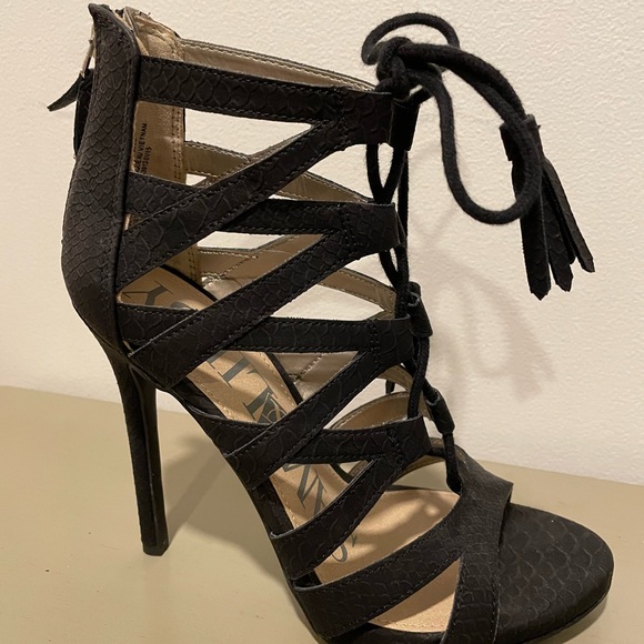 Black lace up - Picture 4 of 4